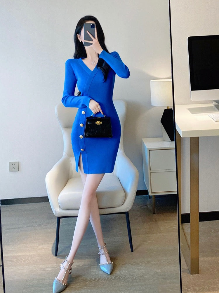 Knitted dress autumn and winter 2022 new temperament celebrity self-cultivation slim sexy slit v-neck bag hip inner skirt