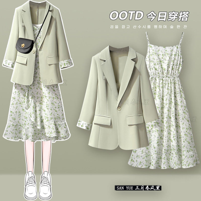 Tea style wearing green floral suspender dress 2023 early spring new forest style temperament suit skirt two-piece set