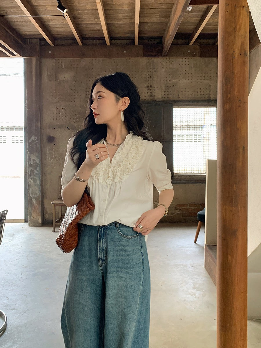 Ren Xiaoyi white French tea break lace v-neck short-sleeved shirt female design sense niche unique chic top summer