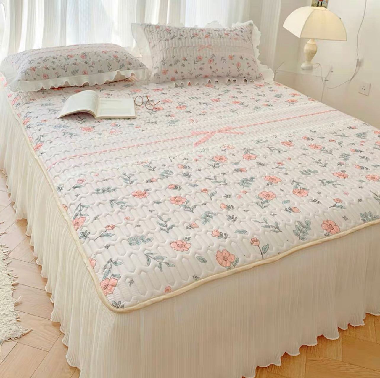 Ice silk latex mat three-piece bed skirt summer washable machine washable air-conditioning soft mat with lace bed cover