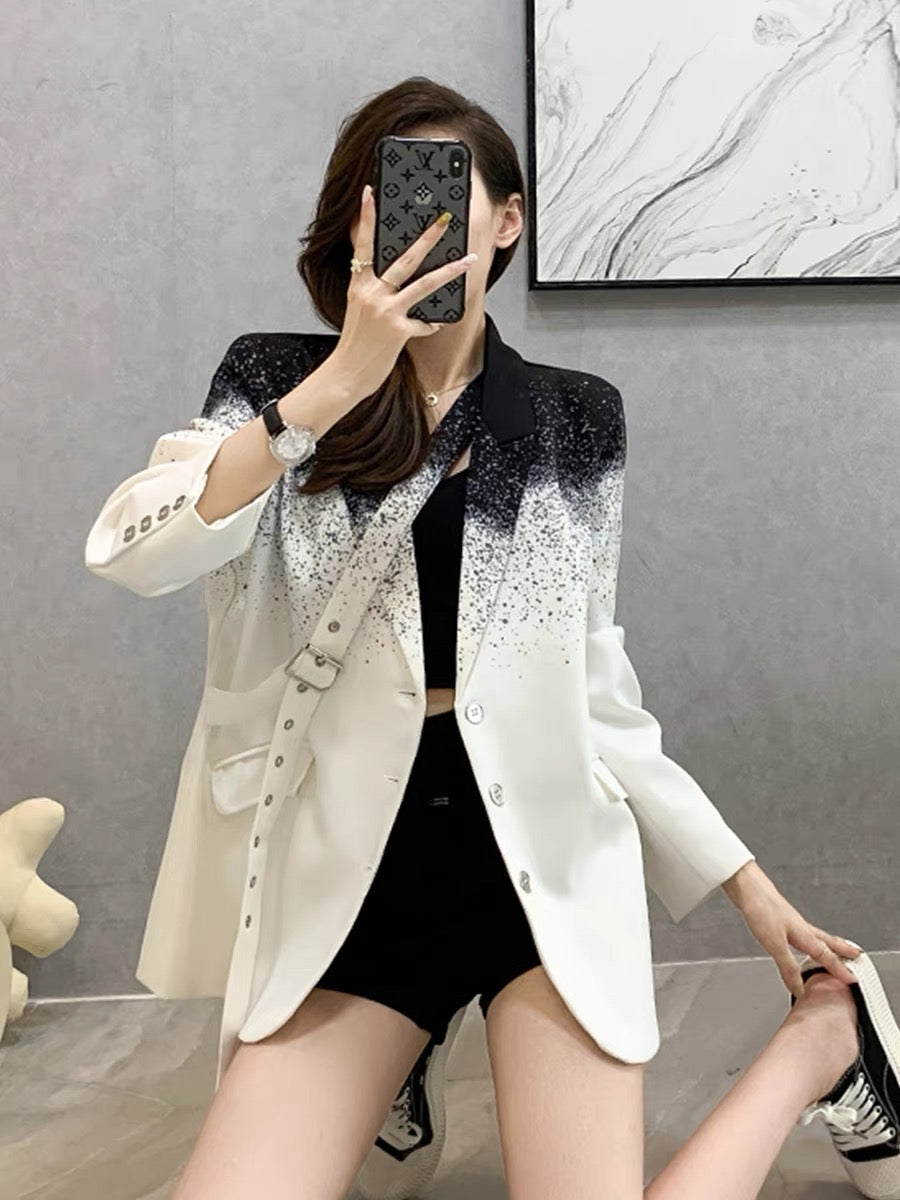 2022 spring new net red temperament loose and thin, high-end Western style, wearing a contrasting color casual suit jacket for the new year