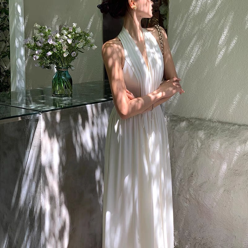 Xiaoli fog color Sichuan white sleeveless halter neck chiffon dress 2022 new summer gentle wind waist long skirt