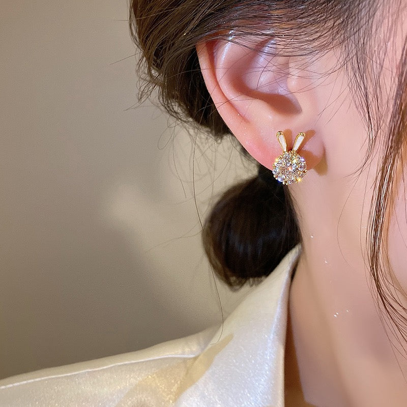 Rabbit earrings 925 silver needle flash diamond 2023 new trendy niche design high-end earrings female rabbit year earrings