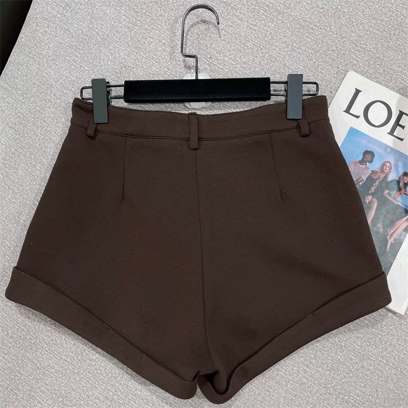 2022 early autumn new light mature ladies Western style all-match tooling pockets high waist and thin short solid color hot pants shorts 1618
