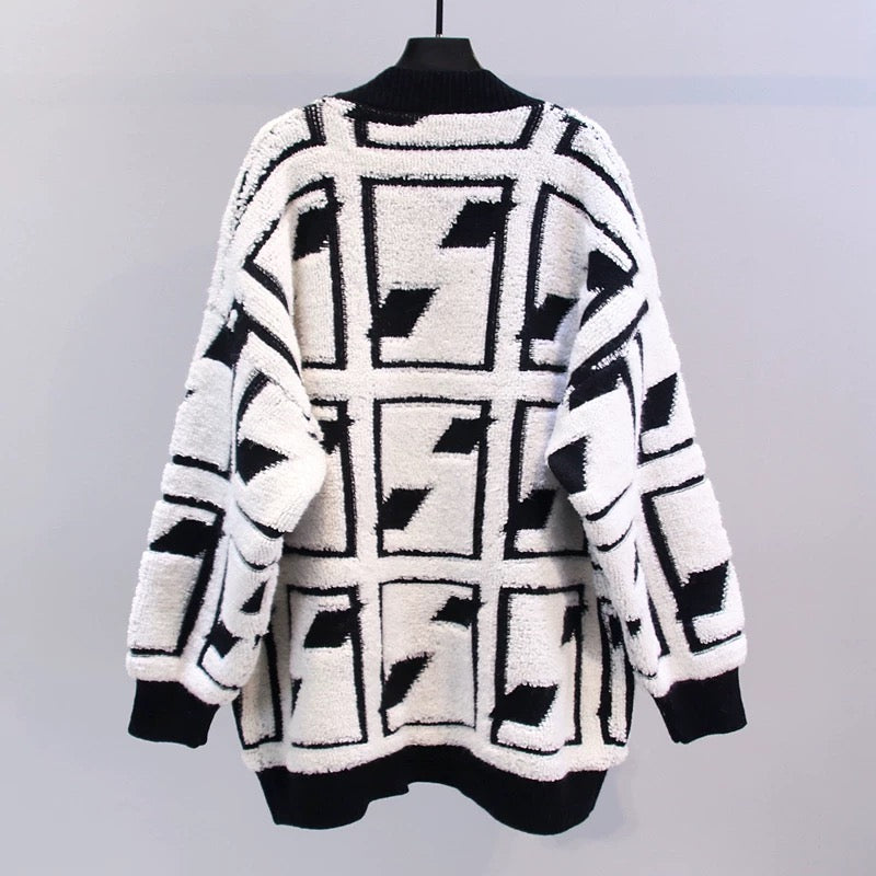 Contrasting color rhombus sweater jacket women's autumn and winter 2022 new loose and lazy style mid-length Western-style knitted cardigan