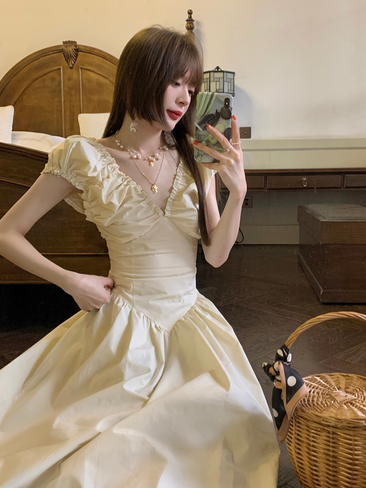 Oolong sheep/French apricot v-neck dress women 2023 summer pure desire wind waist vest skirt short-sleeved long skirt