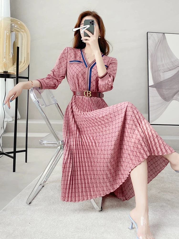 Early autumn high-quality big-name plaid French tea break dress women's new casual temperament v-neck pleated long skirt 1788