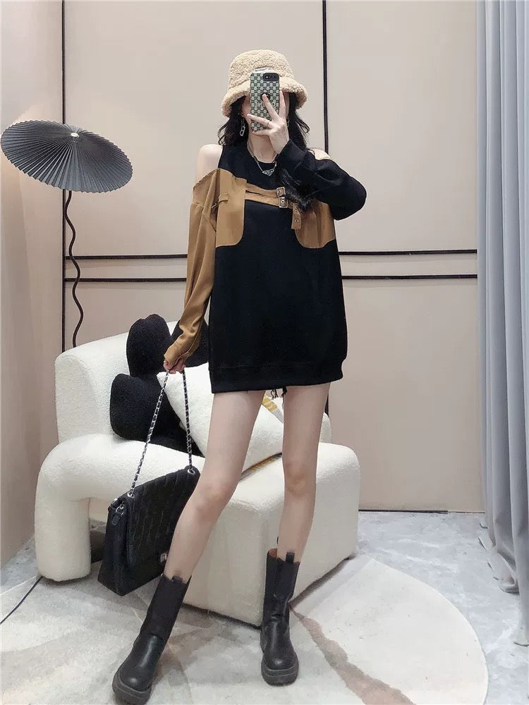 2022 autumn new design sense fake two-piece contrasting color off-shoulder sweater women's oversize mid-length round neck top