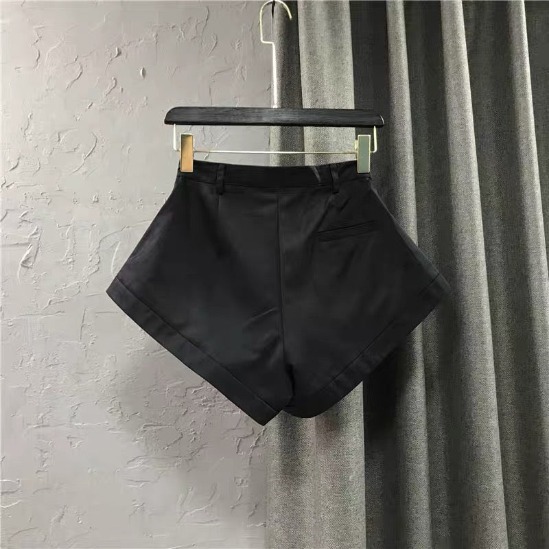 Korean version of high-waisted leg-length suit shorts women's niche design wide-leg pants 2022 autumn casual A-line hot pants boots q127