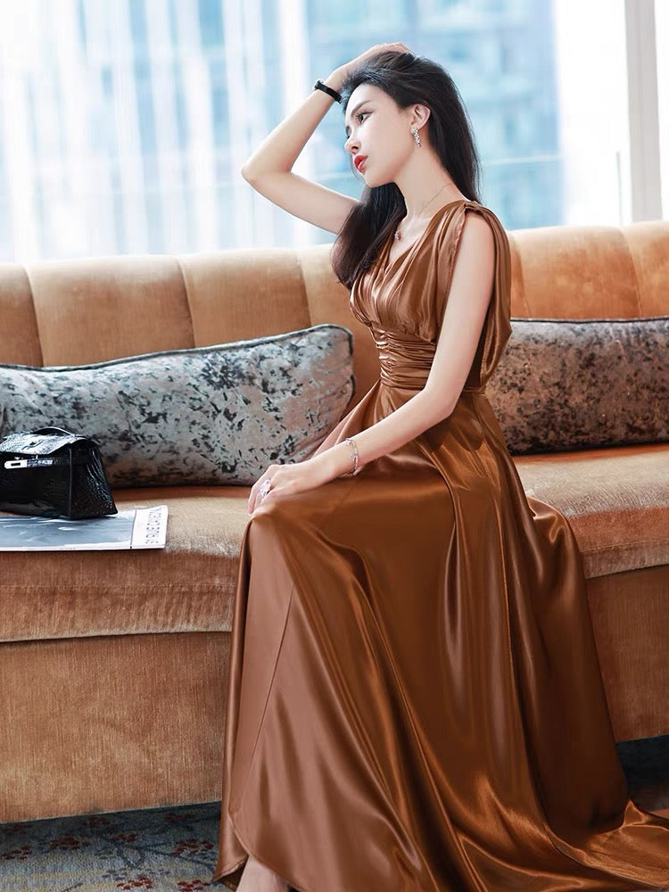 French elegant high-end dress 2022 new women's summer skirt ladies v-neck acetate satin waist-length dress