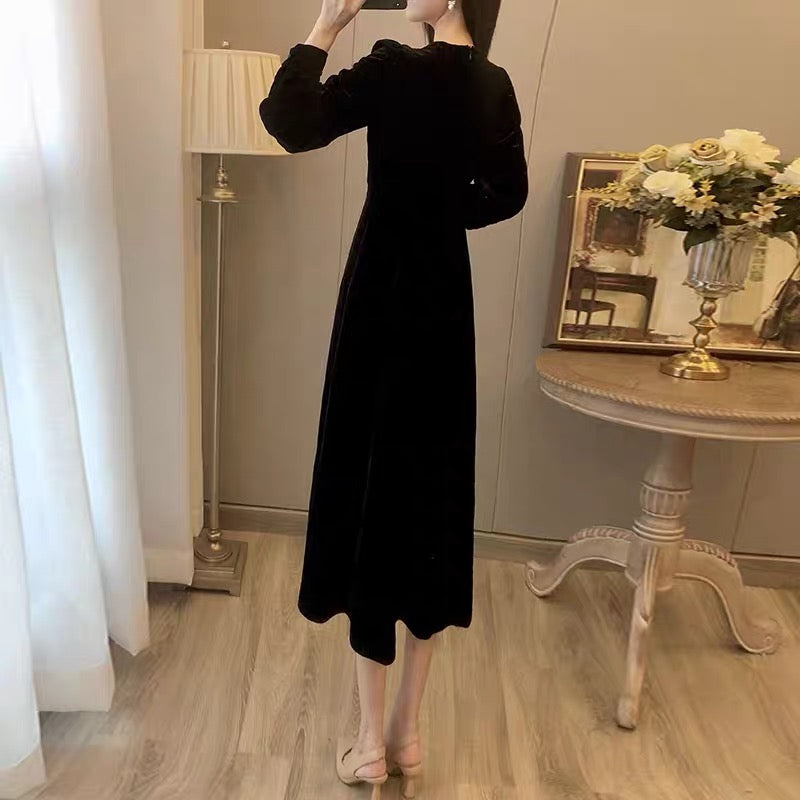 Black velvet dress women's 2022 early spring new French retro square collar Hepburn temperament waist and thin long skirt