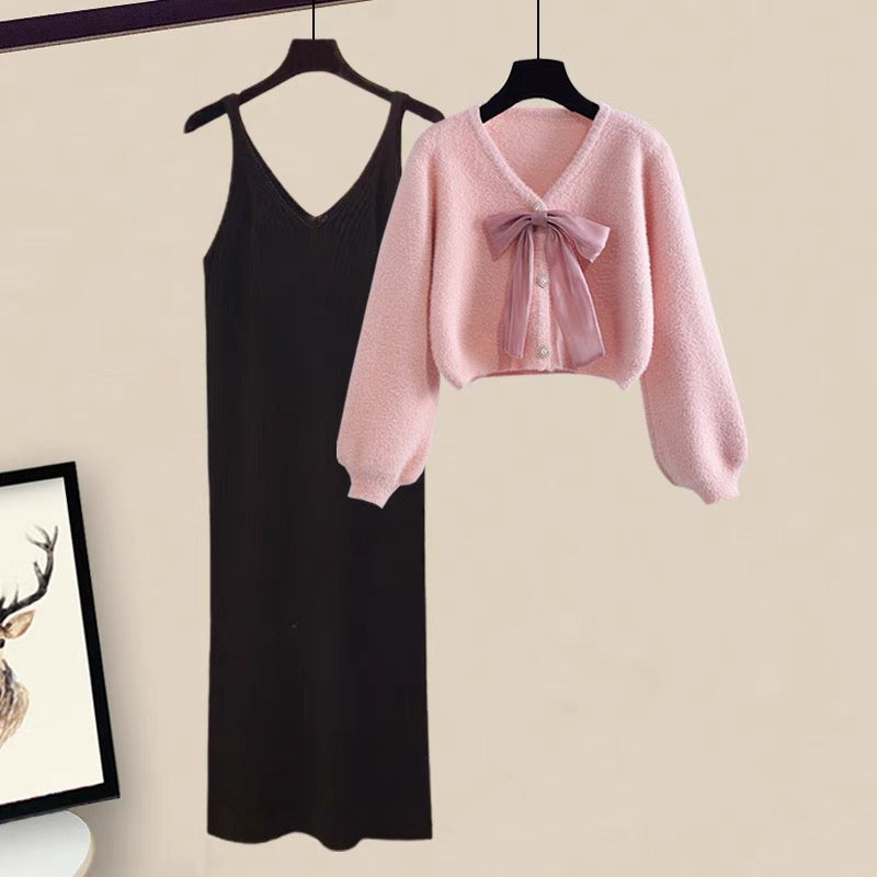 Small breasts wear sweet and high-end autumn clothes 2022 new sweater suspender skirt suit women's two-piece suit 1803