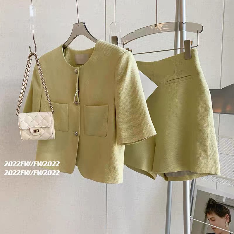 European goods light luxury high-end temperament ladies high-end small fragrance can be salty and sweet yellow shorts two-piece suit female summer 1872