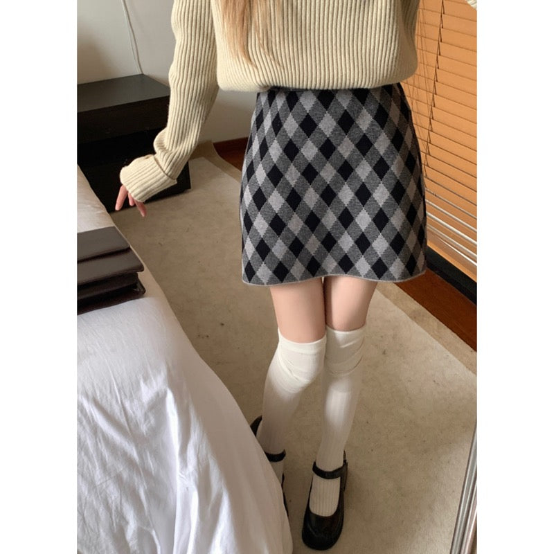 College style rhombic knitted skirt women's autumn and winter 2022 new high waist and thin outer wear pure desire package hip short skirt