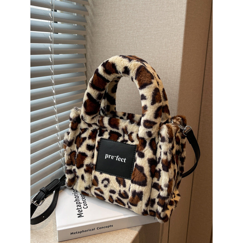 Autumn and winter plush bag women 2022 new trendy fashion zebra print handbag high-end sense all-match plush messenger bag