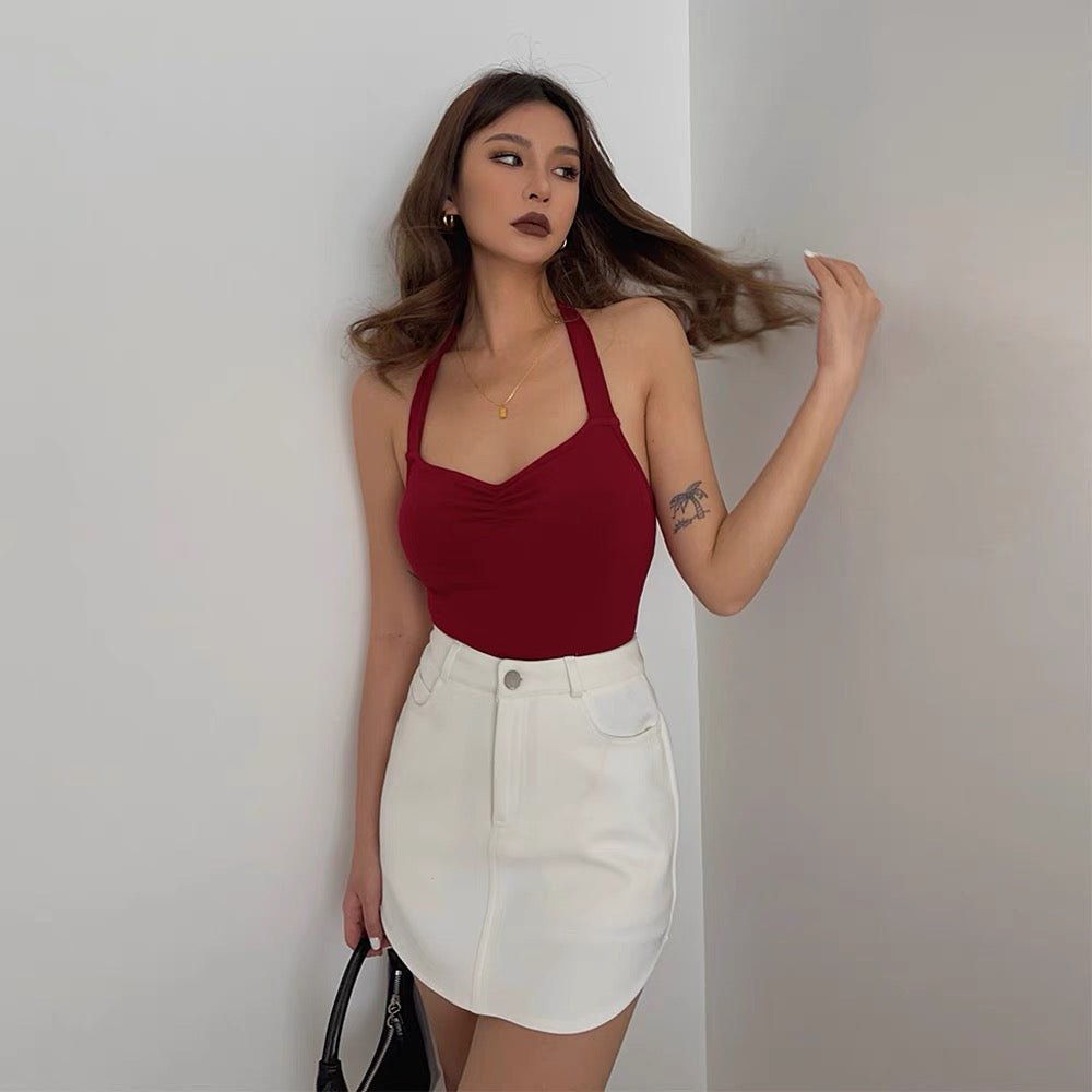 Super sexy burgundy hot girl wearing halter neck halter wrap chest camisole short top tight-fitting and extremely thin