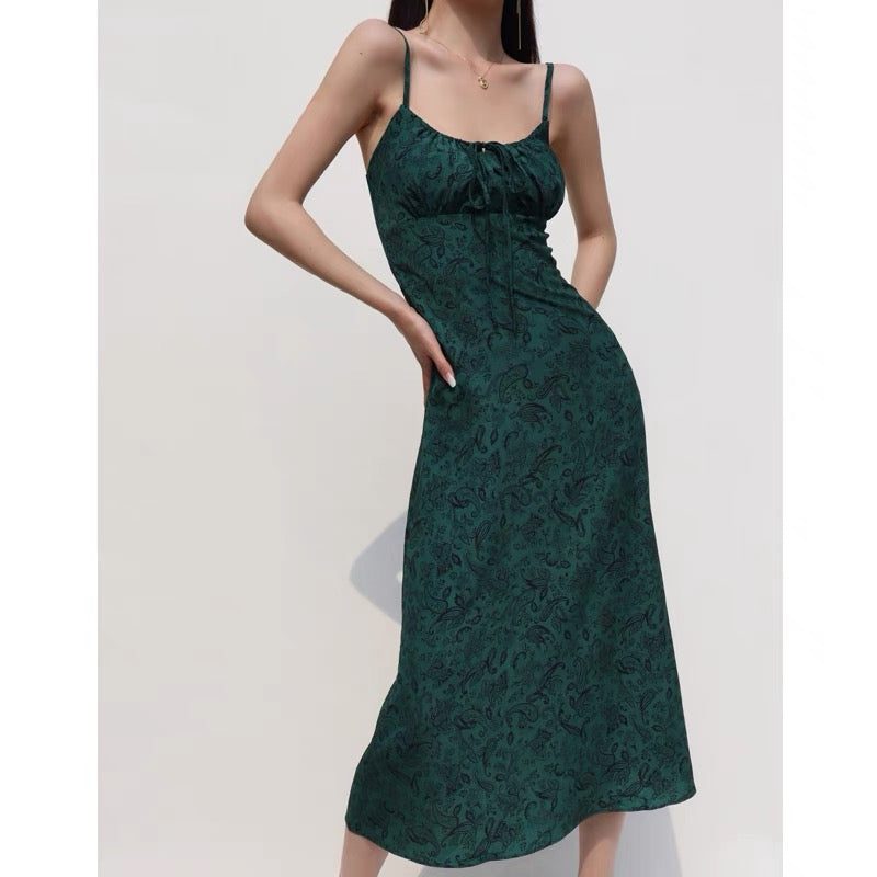 French oil painting girly dark green sexy low-cut dress slim fit and thin suspender skirt A-line over-the-knee long skirt