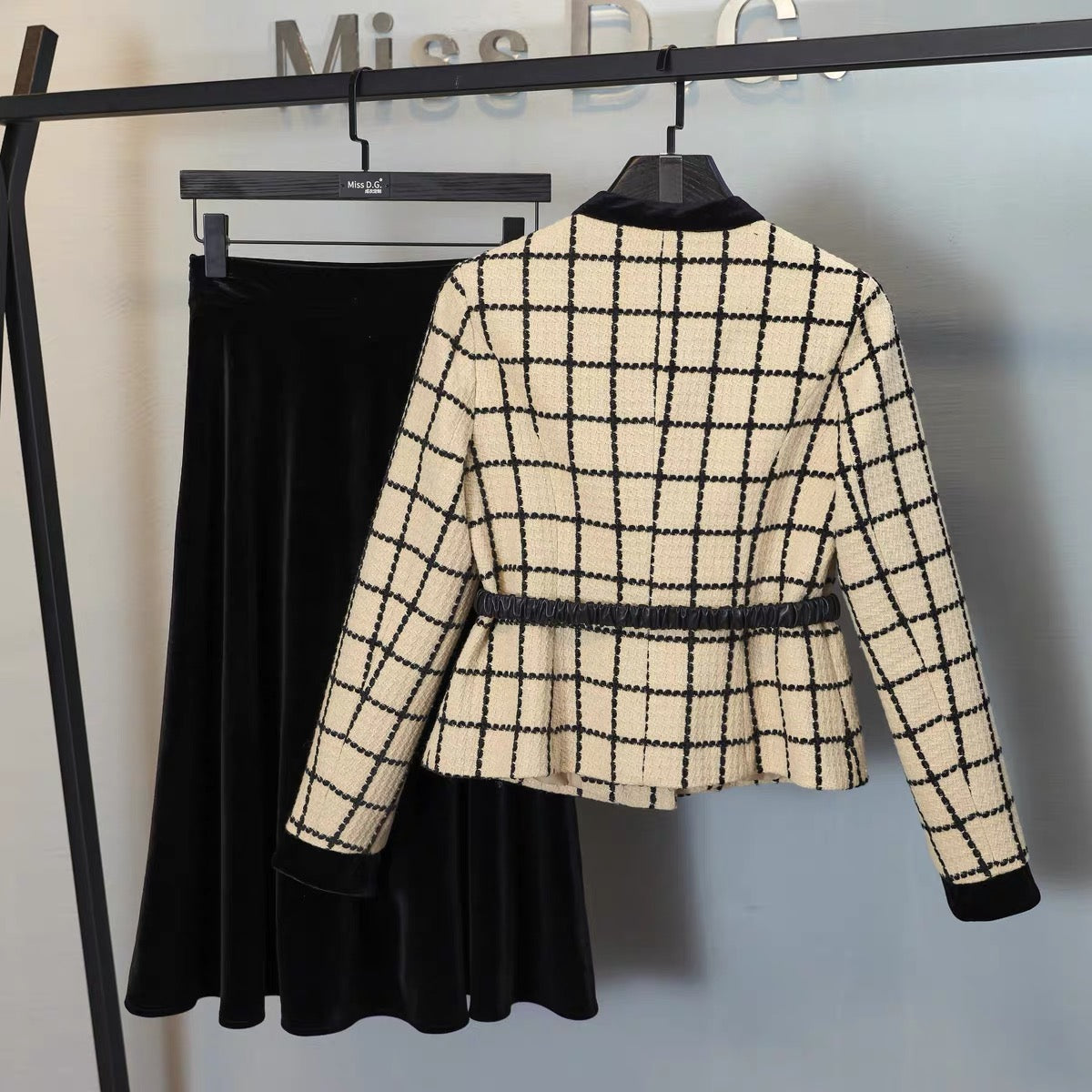 Miss DG small fragrance suit women's 2022 early autumn new temperament age-reducing black skirt two-piece set 1710