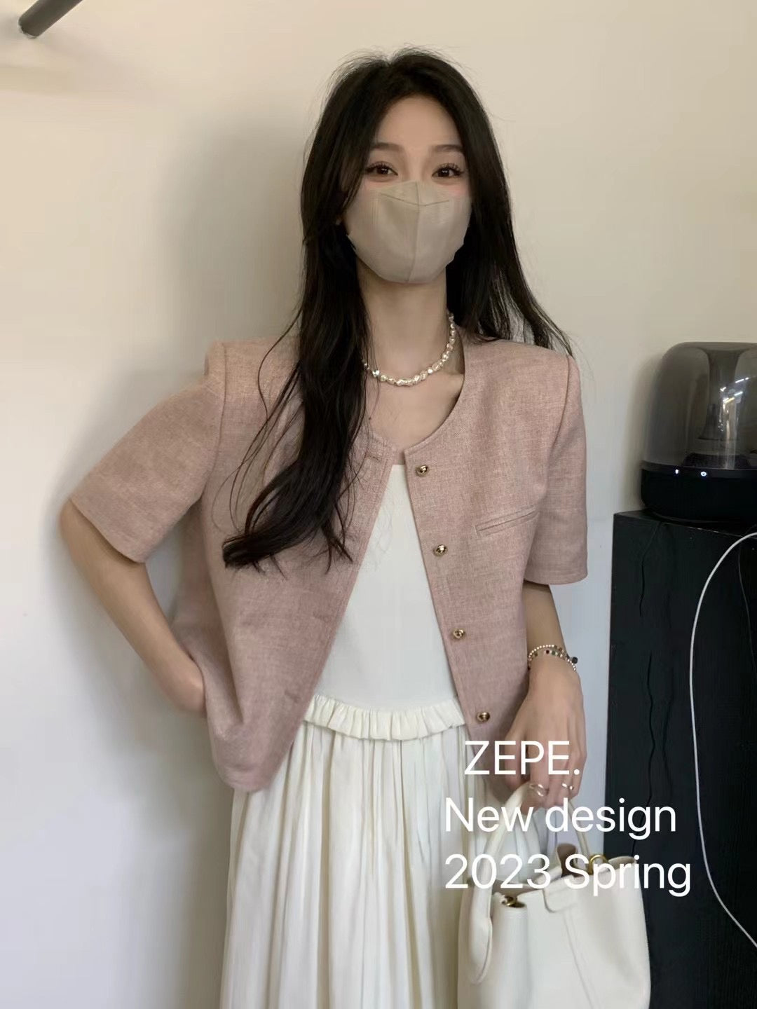This year's popular 2023 spring and summer women's short-sleeved small fragrance suit temperament metal button French jacket small top