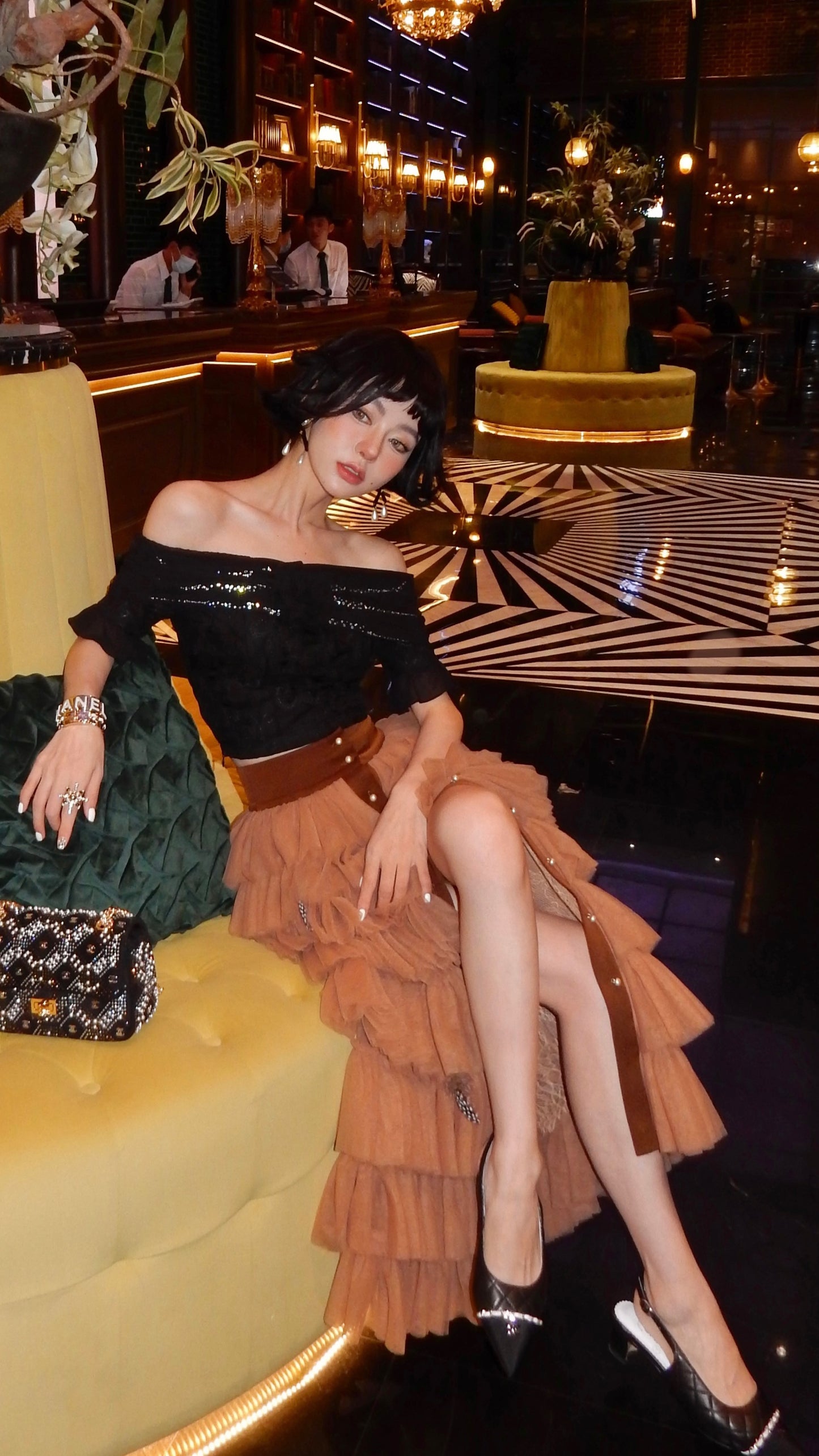 Sun Yuer Muse Cake Contrasting Color High Waist Single-breasted Pearl Buckle Feather Decoration Multi-layer Super Large Skirt