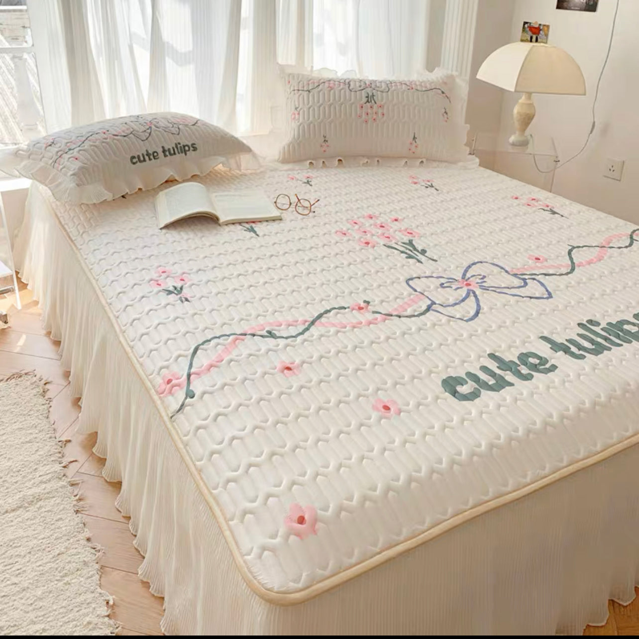Ice silk latex mat three-piece bed skirt summer washable machine washable air-conditioning soft mat with lace bed cover