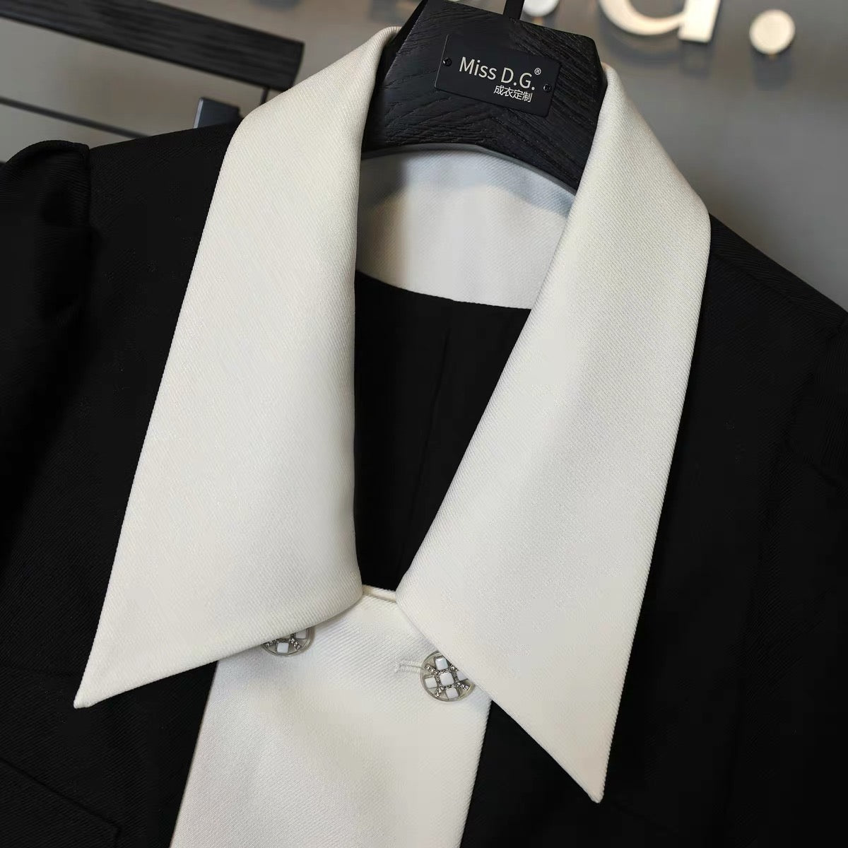 Miss DG early autumn new women's suit fashion age-reducing short jacket black small fragrance skirt two-piece set 1693