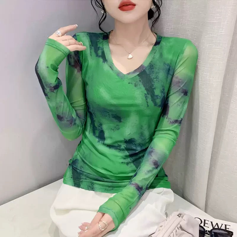 Autumn new mesh lace V-neck long-sleeved t-shirt women's self-cultivation, fashion, western style, beautiful printing, all-match bottoming top