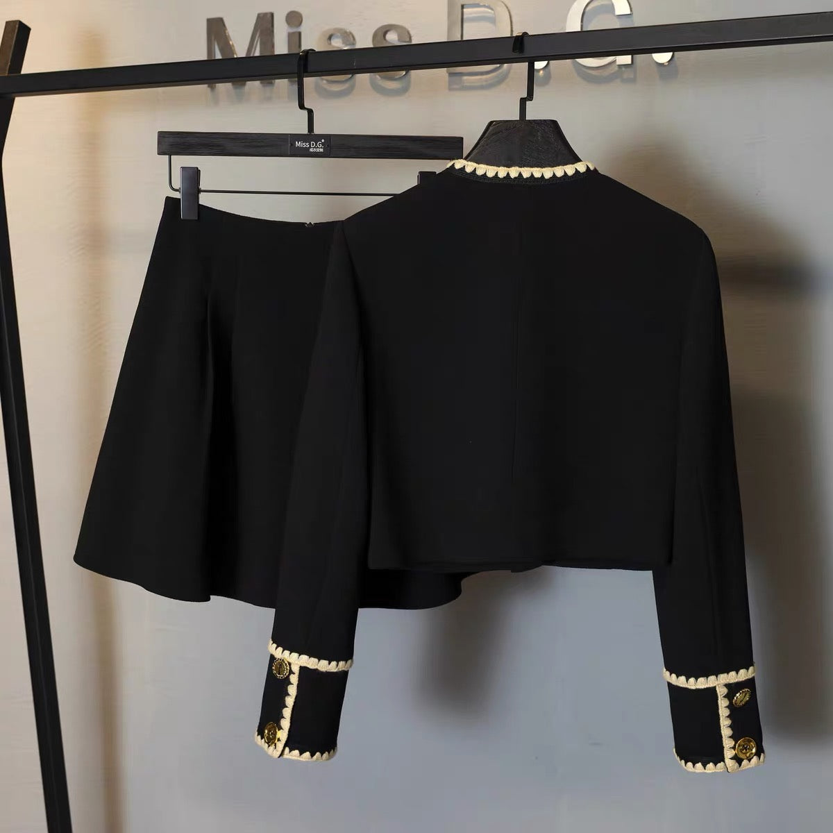 Miss DG autumn 2022 new women's suit temperament slim little black dress all-match short jacket fragrance suit