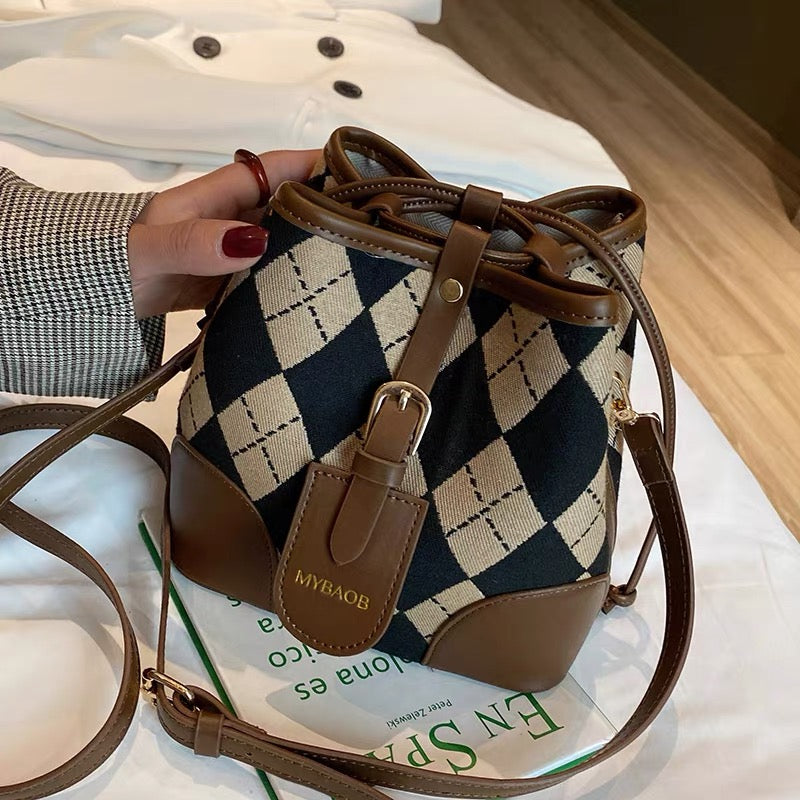 This year's popular small bag women's summer 2022 new fashion ins niche high-end sense diamond crossbody bucket bag