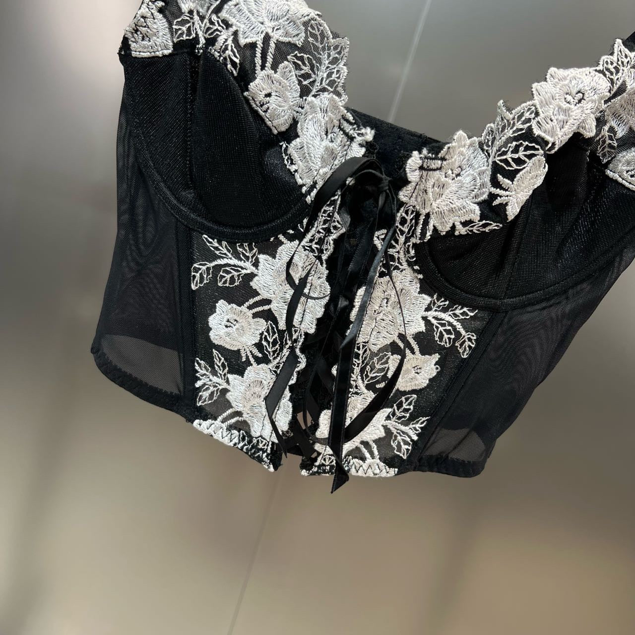 Grapefruit MM2022 black and white contrasting color embroidery hook flower straps to narrow the waist and make you look thin and see through European and American hot girl style vest