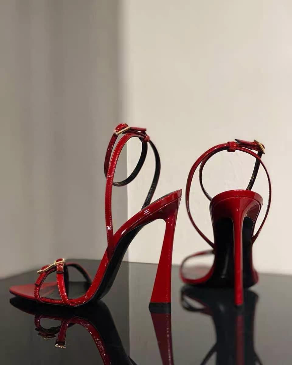 Open toe buckle strap rhinestone sandals women 2023 spring and summer new niche design sexy French pointed high heels