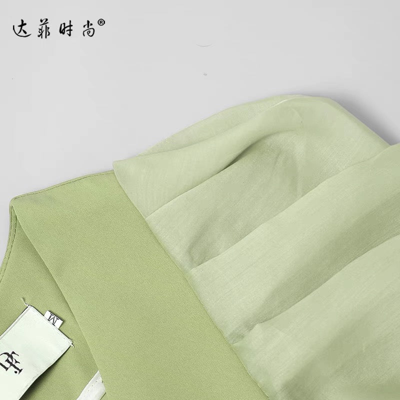 2022 new summer dress women's temperament French square neck puff sleeves waist and slim mid-length dress women
