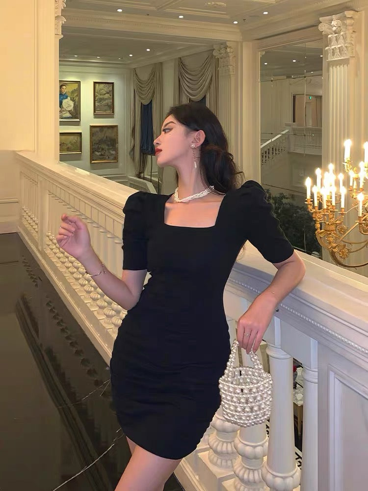 827Sexy tight-fitting square-neck dress female summer French niche high-end hot girl shows thin bag hip Hepburn style little black dress