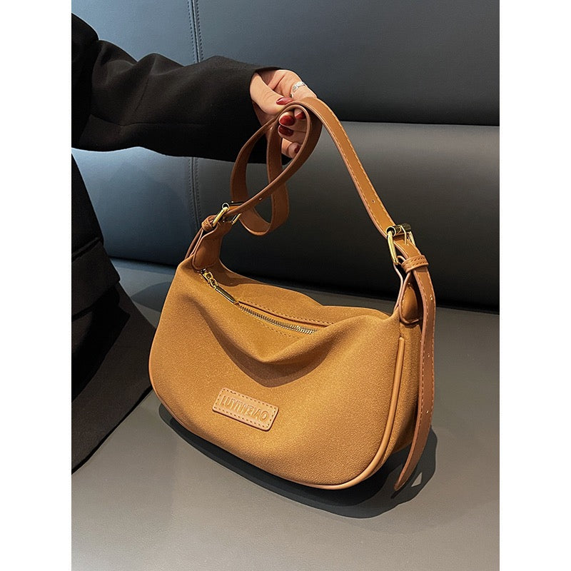 High-end large-capacity bag women's 2022 new trendy fashion niche one-shoulder dumpling bag all-match commuting Messenger bag