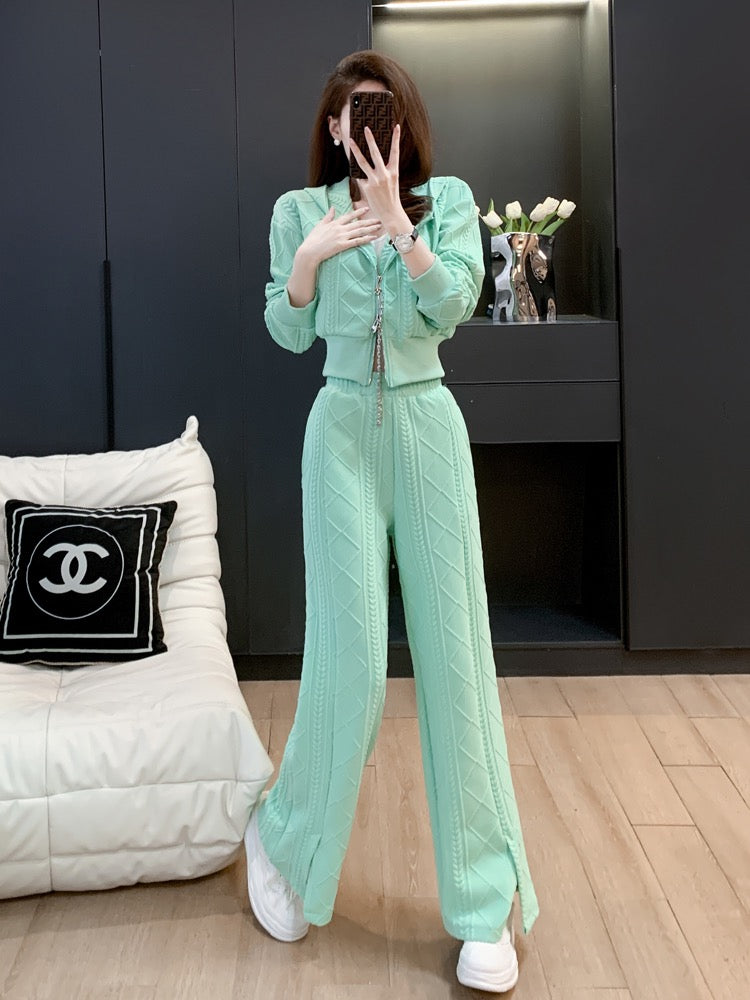 Women's autumn and winter sports suit women's autumn and winter fashion foreign style casual leisure age small fragrance European goods fried street sweater wide-leg pants two-piece set