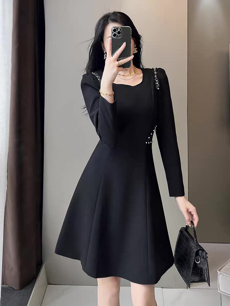 2022 autumn new long-sleeved high-end temperament bubble sleeve velvet retro slimming ladies slim dress female 1941
