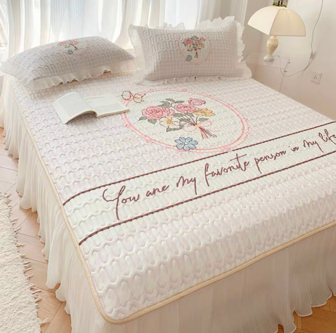 Ice silk latex mat three-piece bed skirt summer washable machine washable air-conditioning soft mat with lace bed cover