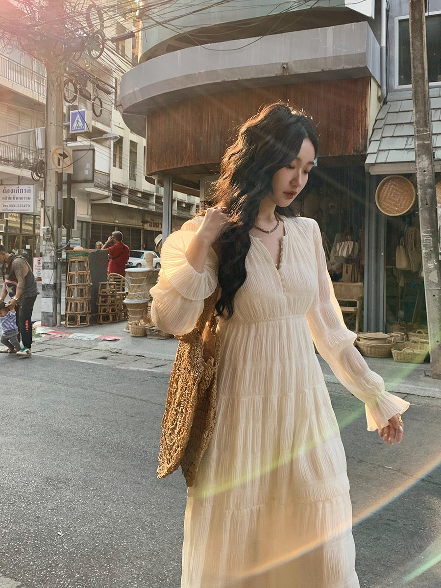 Ren Xiaoyi early spring new V-neck long-sleeved tea break French dress design sense niche temperament high waist long skirt