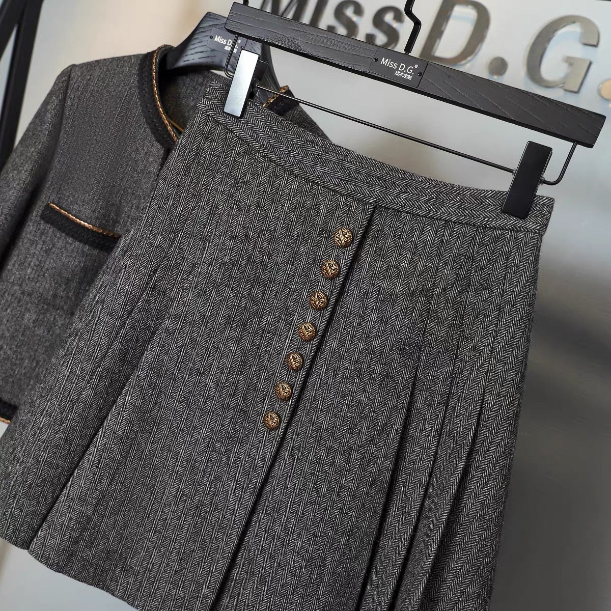 Miss DG celebrity small fragrance suit fashion age-reducing short coat all-match slim slim skirt two-piece set 1712