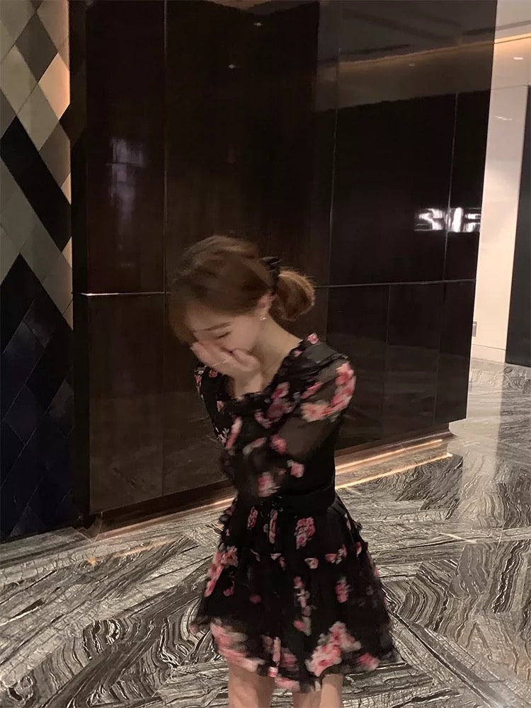 DoggyQin loves floral short-sleeved pleated ruffled French-style belted waist-seal slim dress in this issue