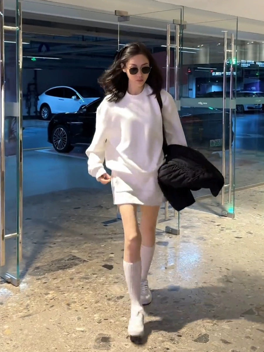 2024 new autumn and winter sports style white salt style casual and versatile round neck sweatshirt and short skirt two-piece simple set
