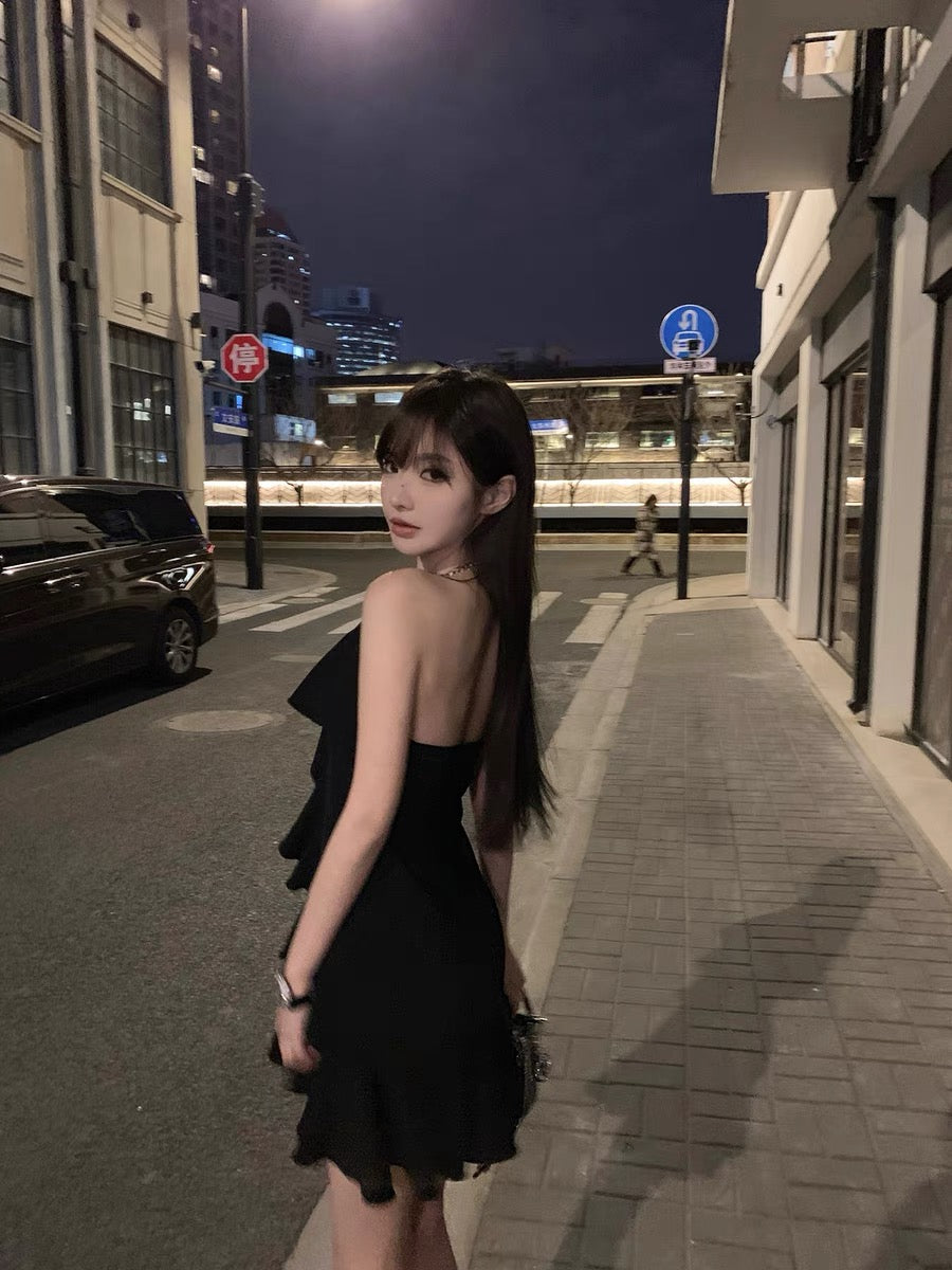 CHICYOU [Dark Night Tenderness] Black chain ruffle skirt, slimming backless halter neck dress
