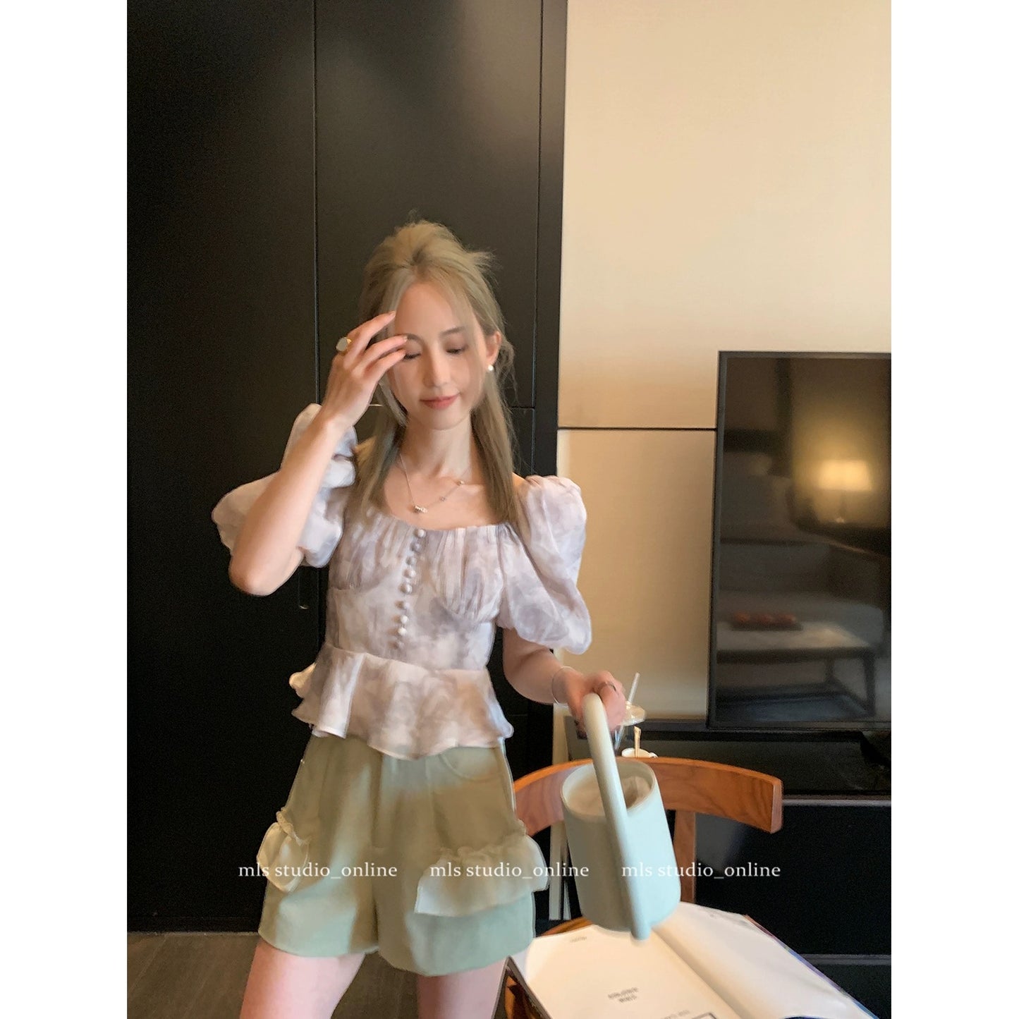 MLS shirt 2024 new style women's light mature French niche western style age-reducing fairy organza puff sleeve top for women