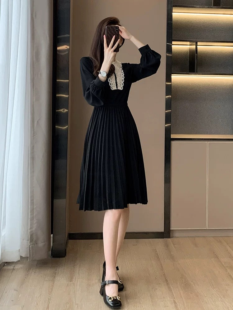 French retro temperament dress for women 2023 autumn new high-end long-sleeved pleated Hepburn style little black skirt