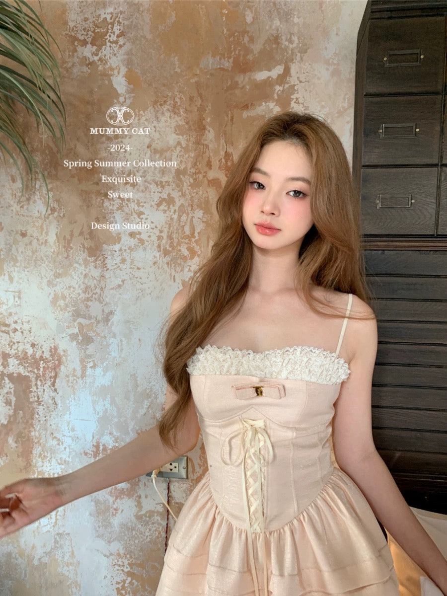 Mummy Cat lays eggs, Riza's daughter is exquisite and sweet, bow-tied lace short suspender dress