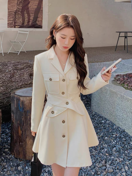 Off-white V-neck dress autumn women's 2023 new French gentle style temperament waist slimming short A-line skirt