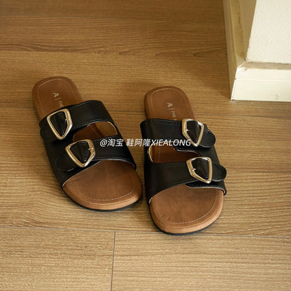 French-style black double-buckle flat slides for women – 2026 summer new arrival featuring metal buckles, suitable for vacation and beach wear.