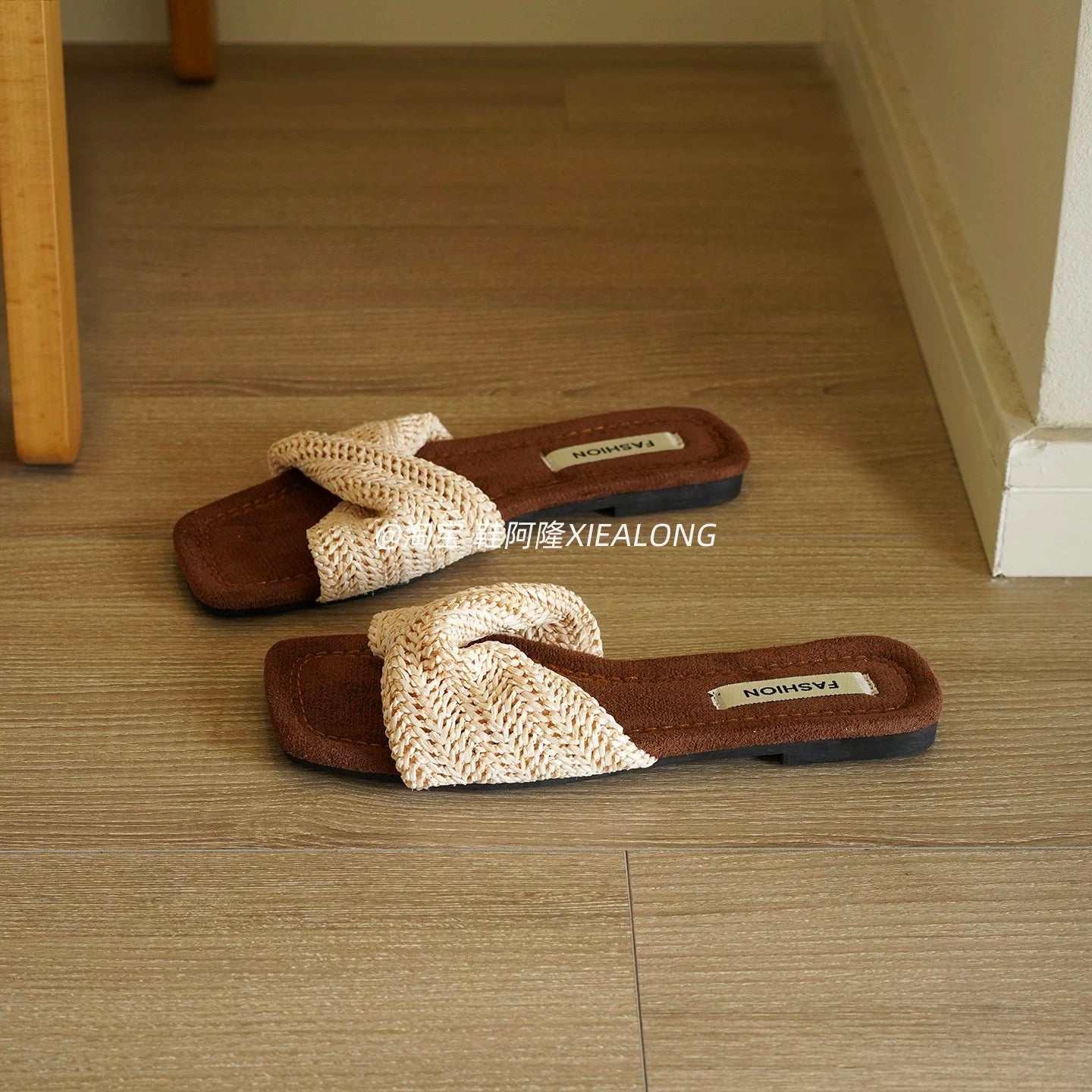 French-style woven crisscross flat slides for women – 2026 new summer square-toe sandals, perfect for vacation and the beach.