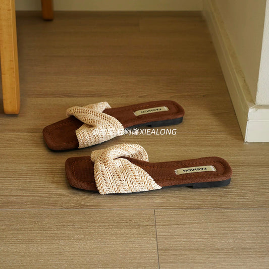 French-style woven crisscross flat slides for women – 2026 new summer square-toe sandals, perfect for vacation and the beach.