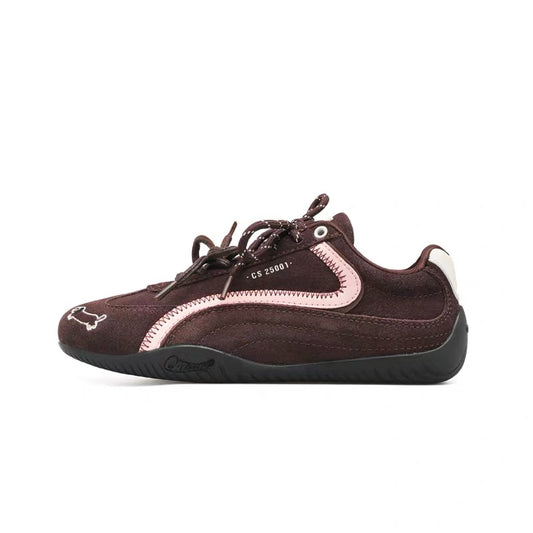 Cat & Sofa “Emoji-Lab” Dachshund Sneakers 🐶👟 Retro racer style with a slim sole for a light, flexible feel. Playful yet trendy design that stands out effortlessly — perfect for casual outfits and everyday wear.